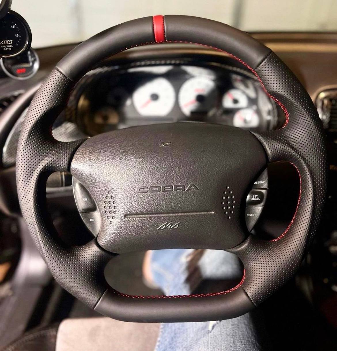Steering wheel Ford Mustang GT Cobra Napa/Perforated leather/Red stripe - Image 16