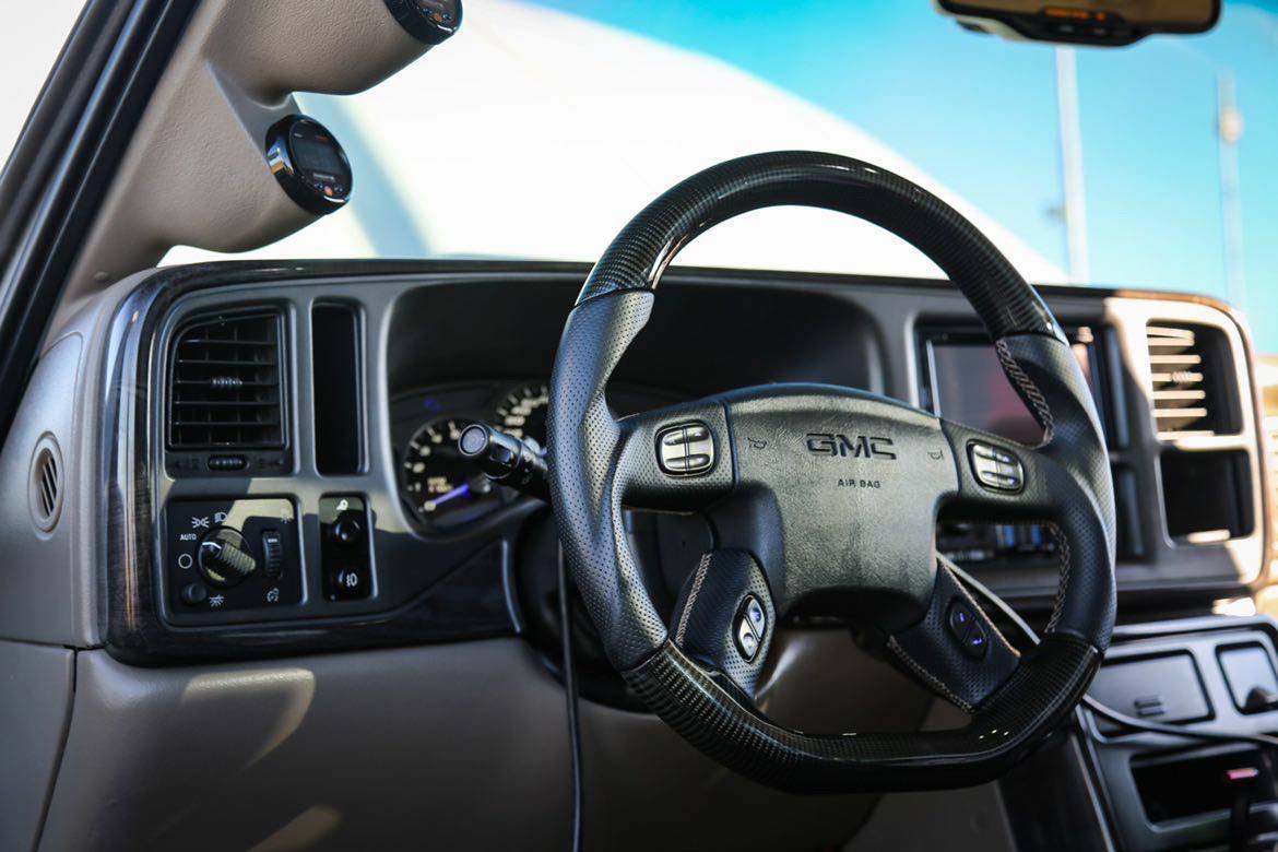 Steering wheel GM, Silverado, Sierra, Yukon, H2, Trailblazer (2003+) Carbon fiber/Perforated leather - Image 17