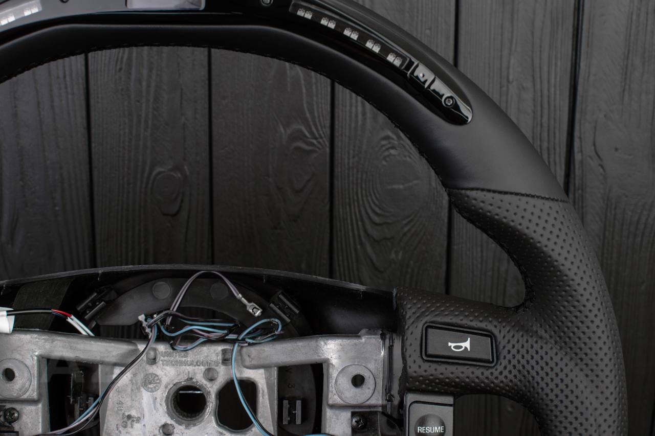 Steering wheel Ford F150/Bronco 1992-1996 Napa/Perforated leather/Led display (will only work with newer swap like Coyote) - Image 4