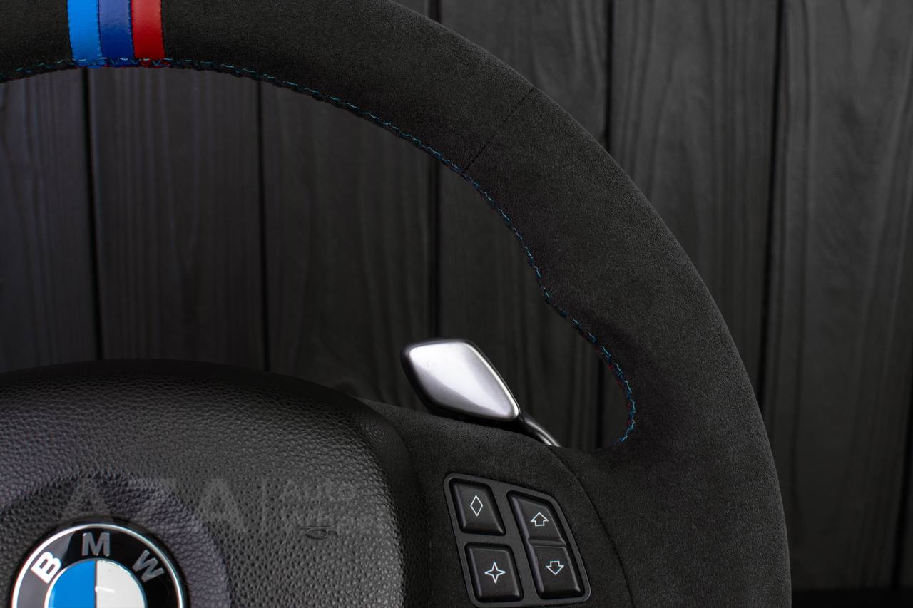 Steering wheel BMW E9X/E8X Alcantara/M color details - Image 6